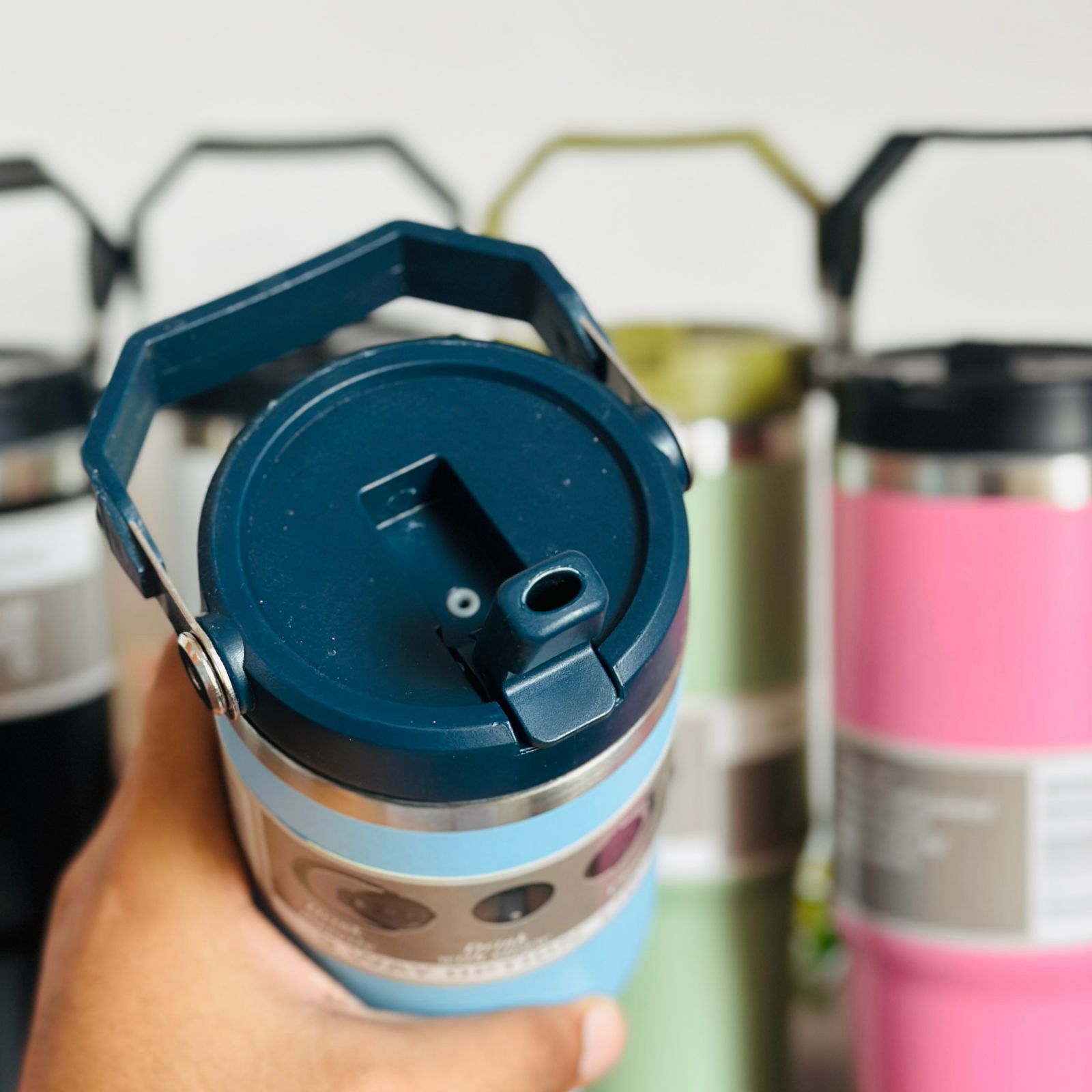 900 ml Stainless Steel Travel Tumbler with Straw & Lid(only mix color) - Image 6