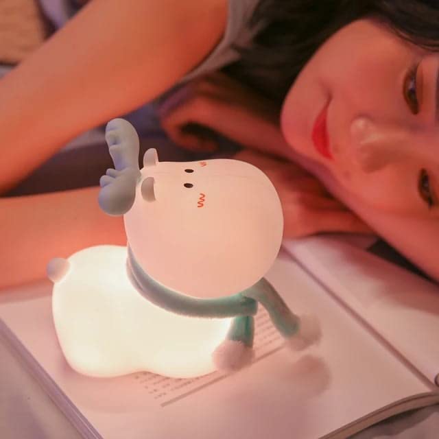 Silicone Color Changing Reindeer Night Lamp for Kids - Image 4