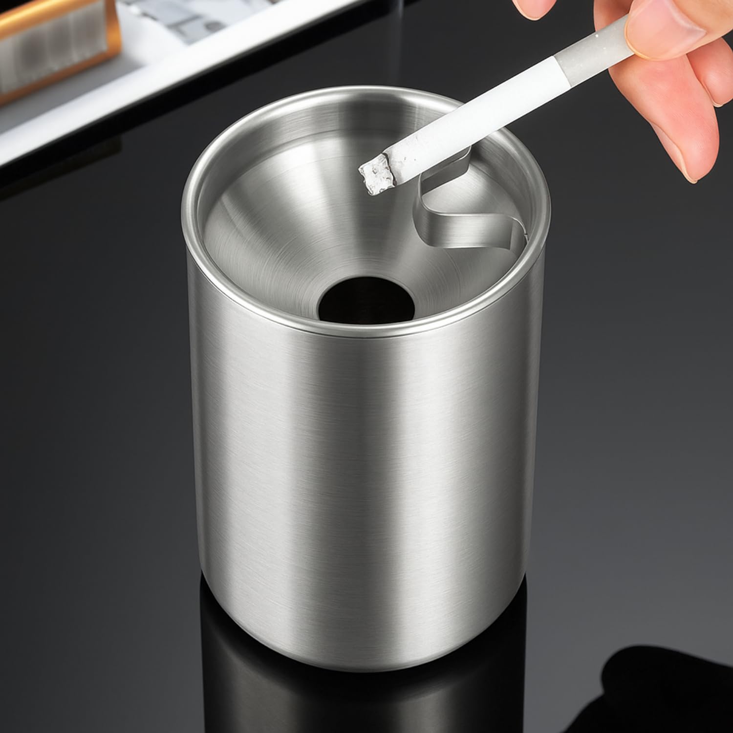 Stainless Steel Ash Tray with Lid & Cigarette Holder (Green, Silver)