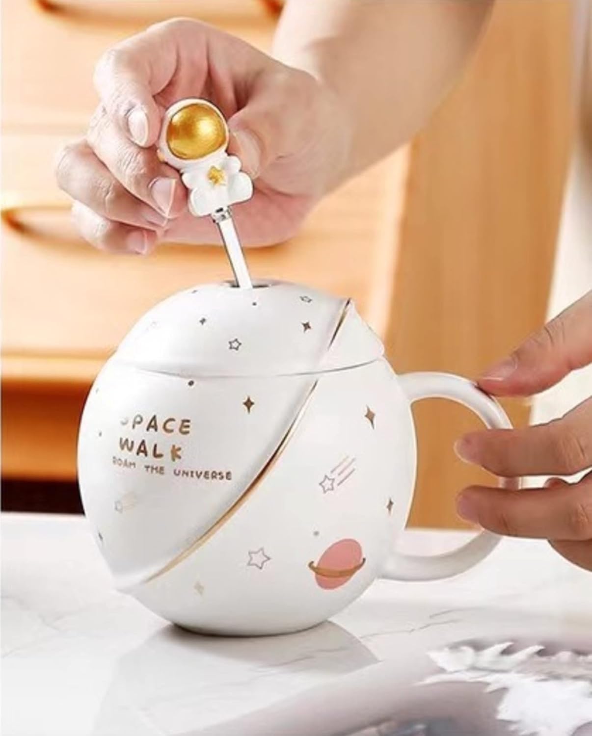 Astronaut Planet Coffee Mug with 3D Creative Space, Lid & Spoon 400ml(mix color only) - Image 4