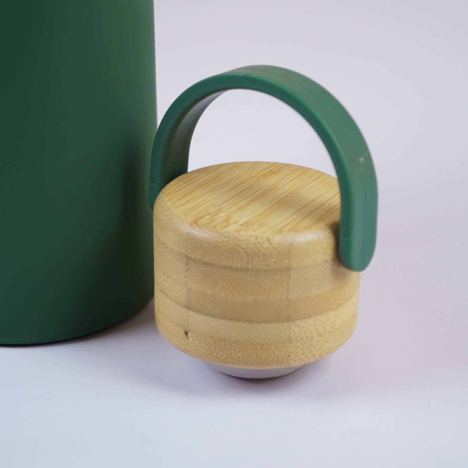 500 ML Insulated Water Bottle with Natural Wooden Lid(Black, Green only) - Image 5