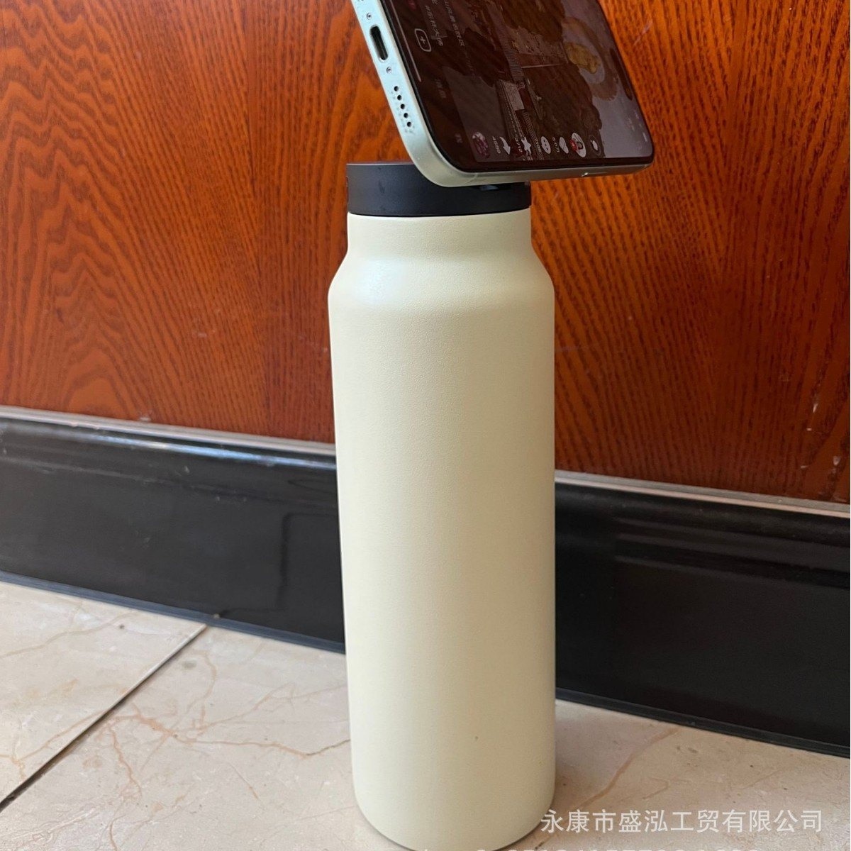 800 ml Double Wall Vacuum Insulated sports Bottles with Magnetic Cell Phone Holder - Image 11