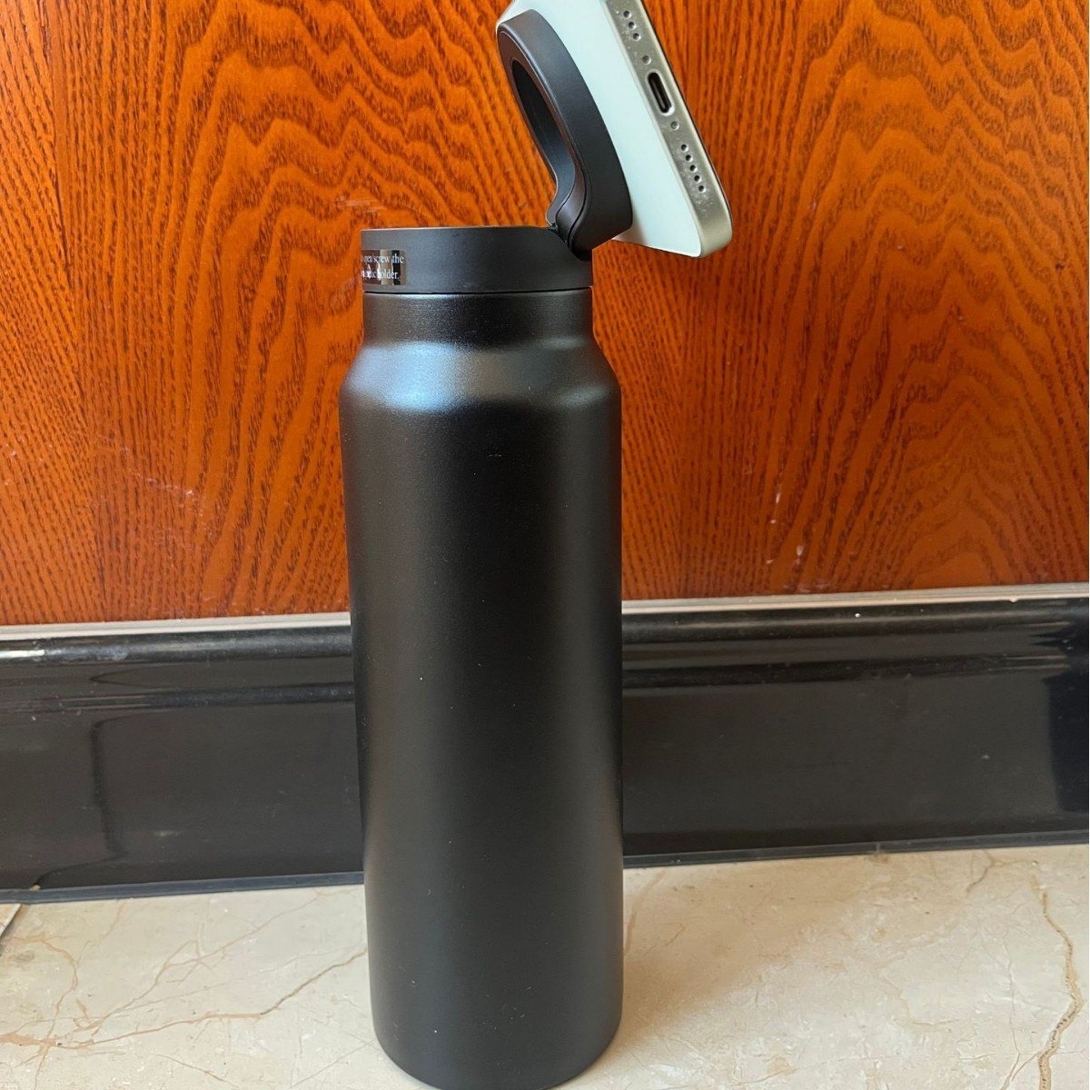 800 ml Double Wall Vacuum Insulated sports Bottles with Magnetic Cell Phone Holder - Image 8